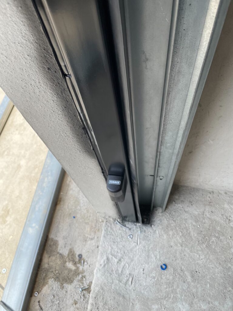Installation photo of Standard Garage Door for Single House in Prachuap Khiri Khan by OZ DOOR (4)