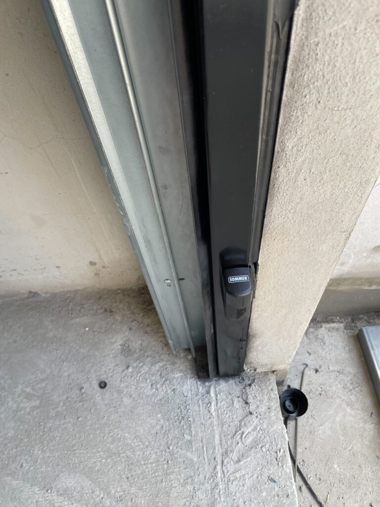Installation photo of Standard Garage Door for Single House in Prachuap Khiri Khan by OZ DOOR (5)