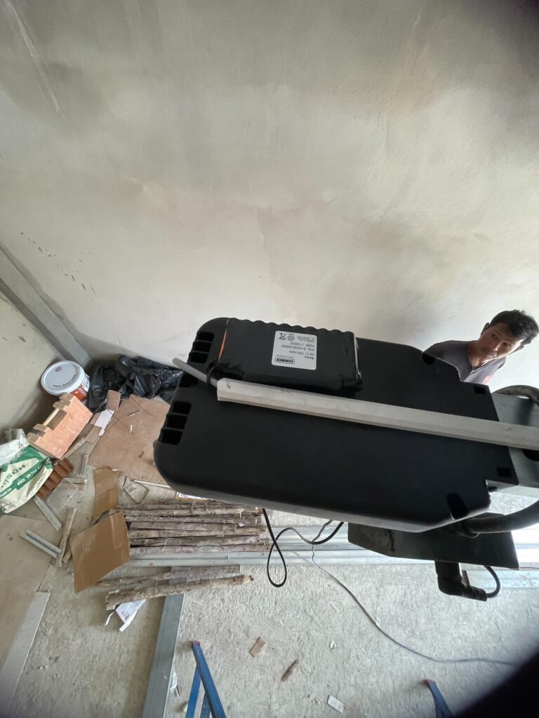 Installation photo of Standard Garage Door for Single House in Prachuap Khiri Khan by OZ DOOR (6)