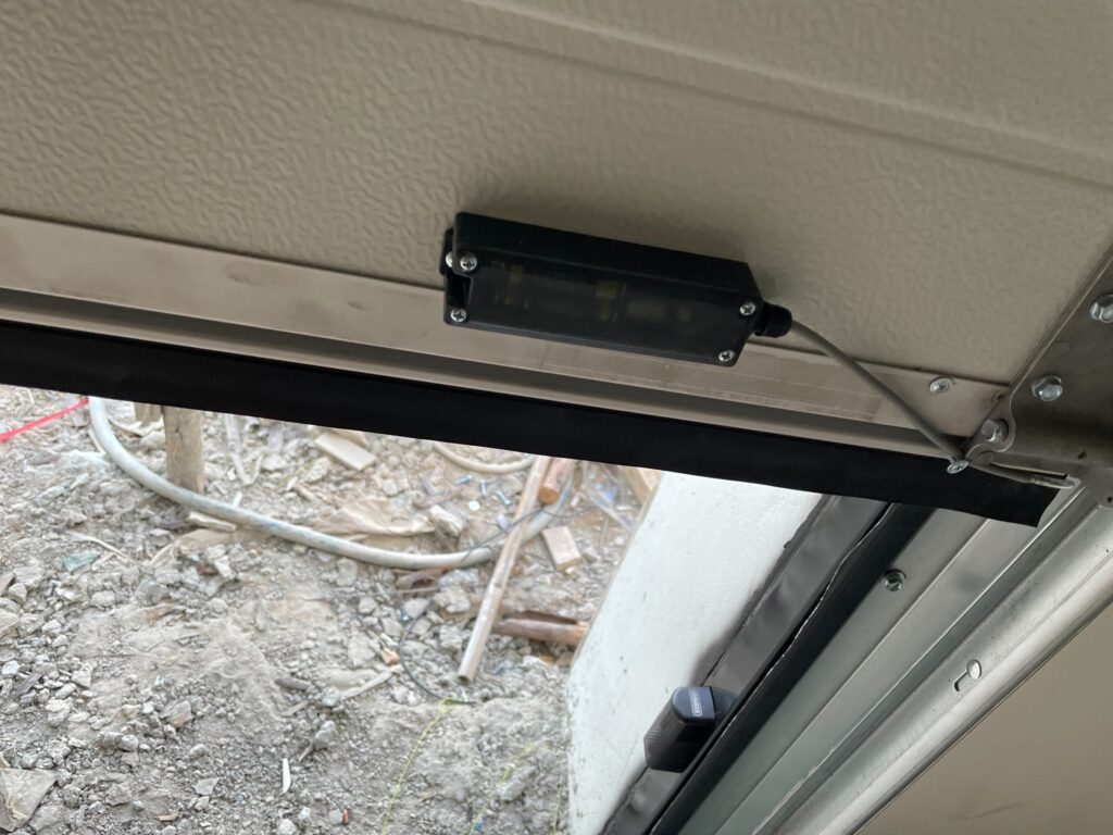 Installation photo of Standard Garage Door for Single House in Phetchabun by OZ DOOR (8)