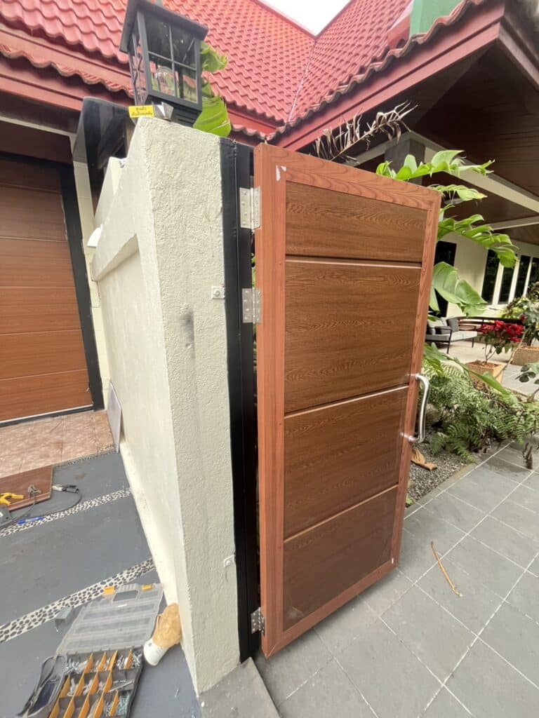 Installation photo of Standard Garage Door for Single House in Phuket by OZ DOOR (4)