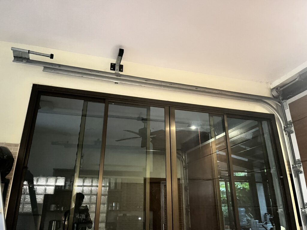 Installation photo of Standard Garage Door for Single House in Phuket by OZ DOOR (6)