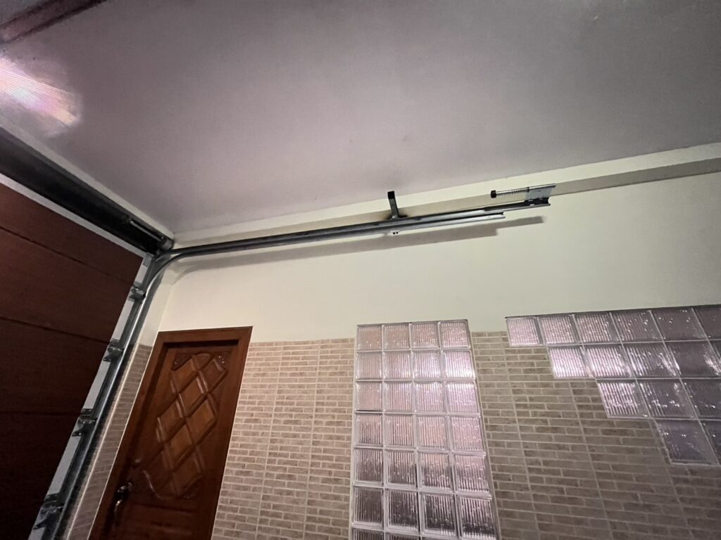 Installation photo of Standard Garage Door for Single House in Phuket by OZ DOOR (7)