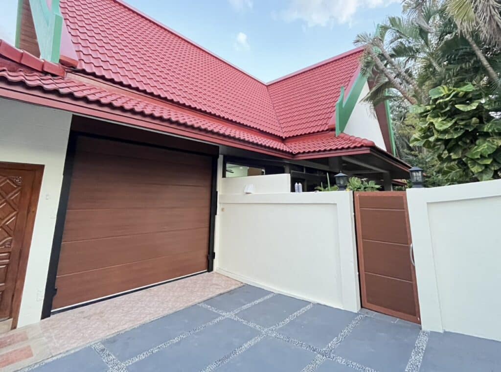 Installation photo of Standard Garage Door for Single House in Phuket by OZ DOOR