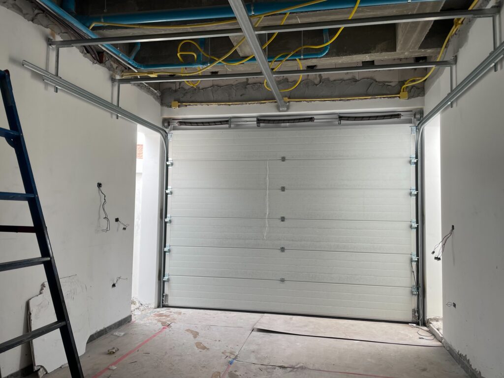 Installation photo of Standard Garage Door for Single House in Chonburi by OZ DOOR (2)
