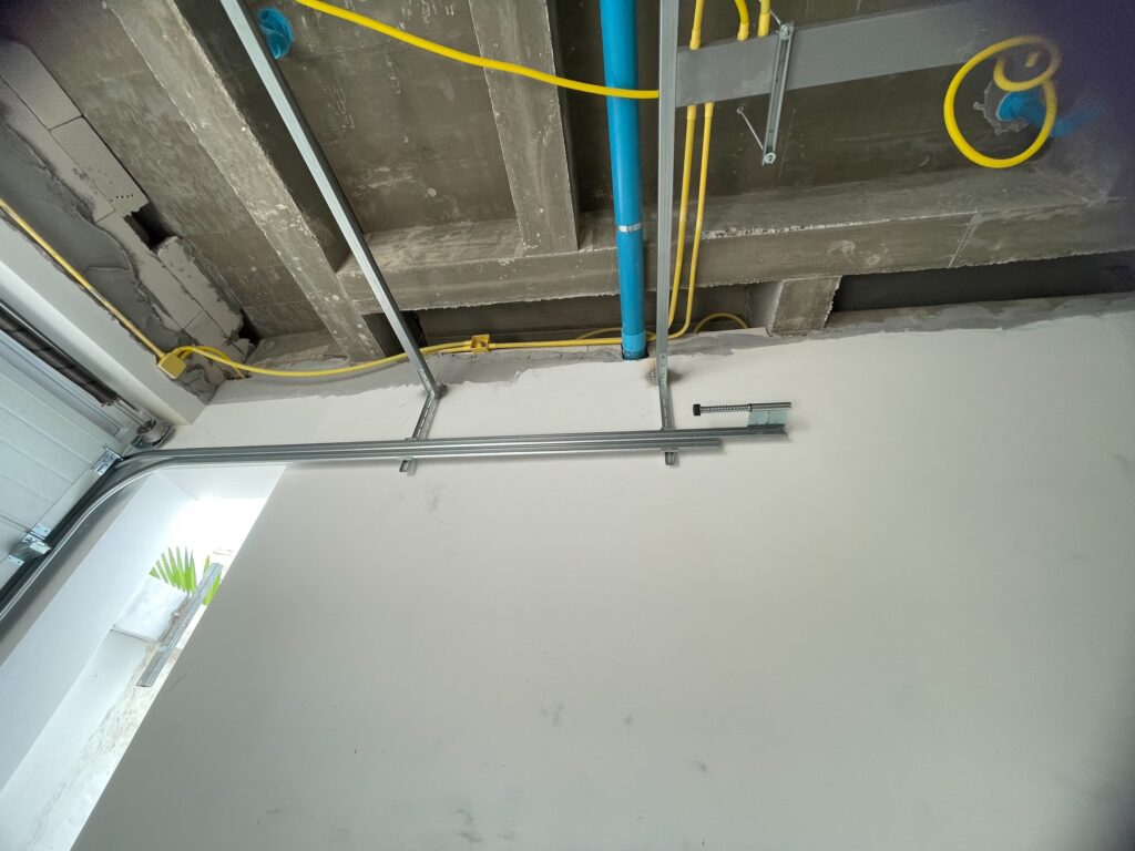 Installation photo of Standard Garage Door for Single House in Chonburi by OZ DOOR (5)