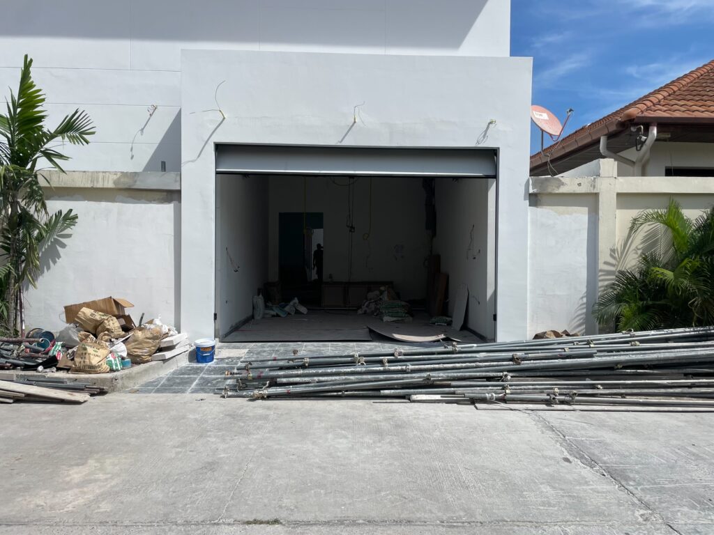 Installation photo of Standard Garage Door for Single House in Chonburi by OZ DOOR (3)
