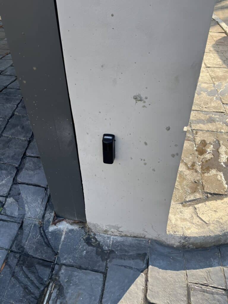 ภาพผลงานติดตั้งมอเตอร์ประตูรั้วบานเลื่อน สำหรับบ้านพักอาศัย ที่กรุงเทพมหานคร โดย OZ DOOR (4)