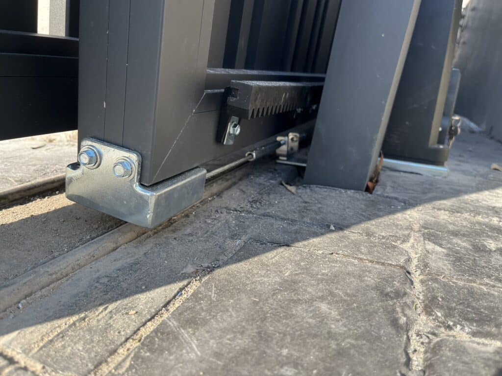 ภาพผลงานติดตั้งมอเตอร์ประตูรั้วบานเลื่อน สำหรับบ้านพักอาศัย ที่กรุงเทพมหานคร โดย OZ DOOR (5)