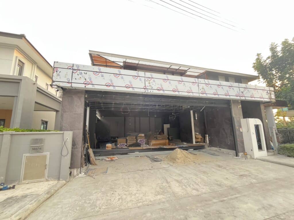 Installation photo of Standard Garage Door for Single House in อยุธยา by OZ DOOR (7)