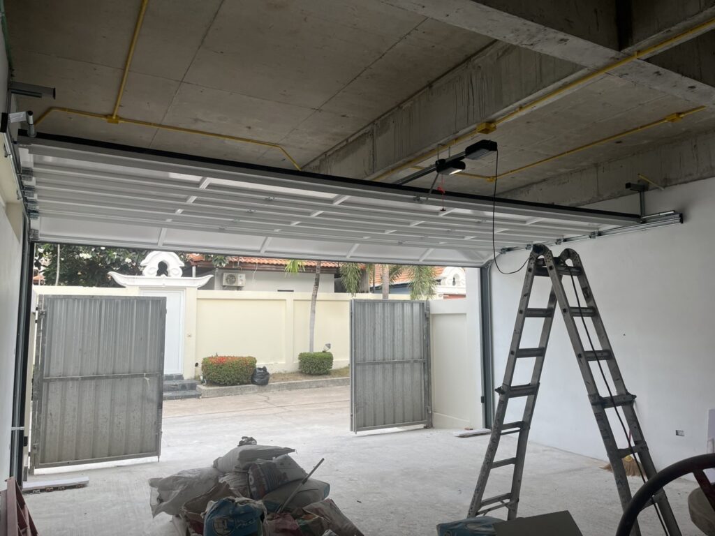 Installation photo of Full View Garage Door for Single House in Chonburi by OZ DOOR (9)