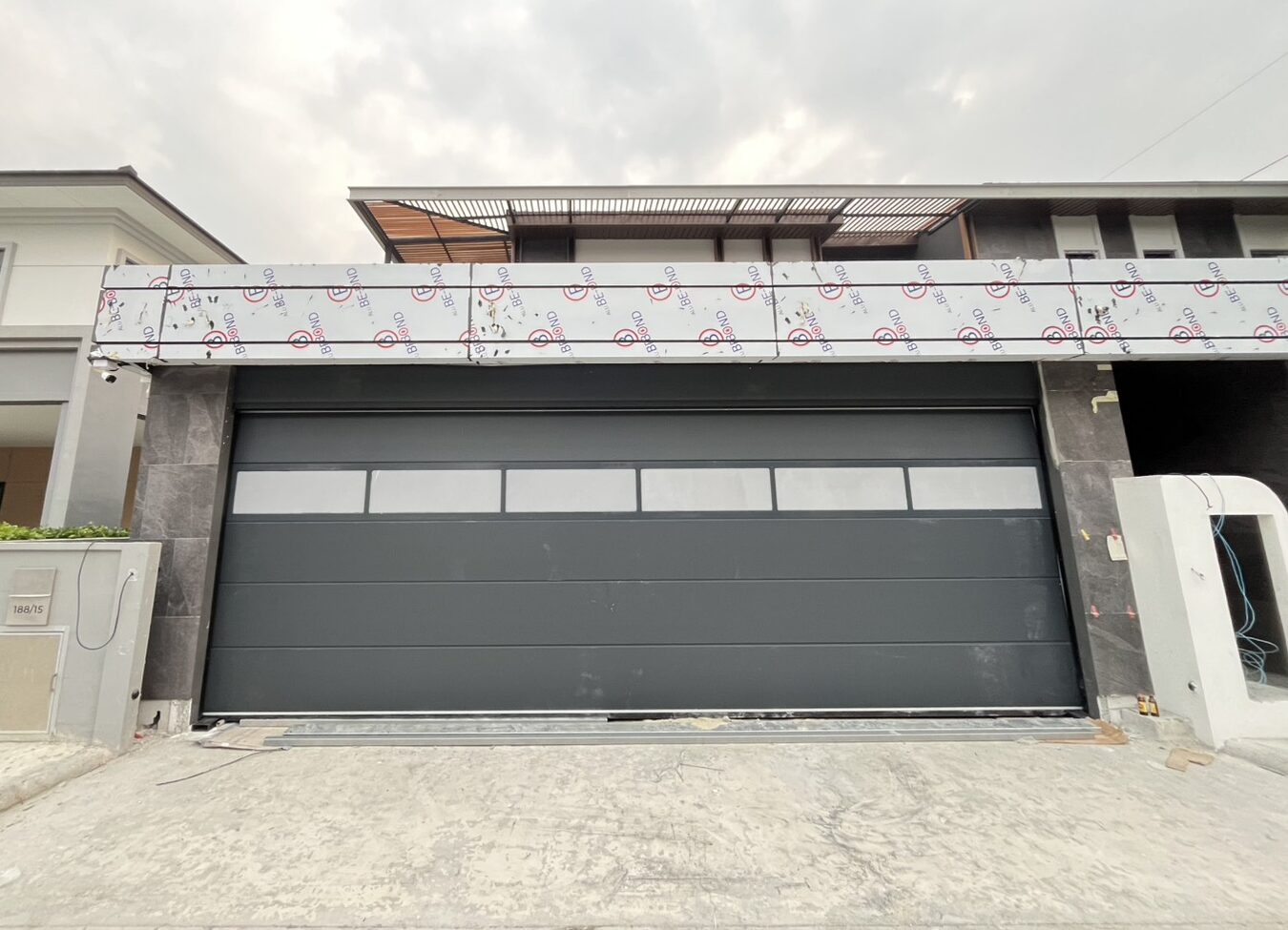 Installation photo of Standard Garage Door for Single House in อยุธยา by OZ DOOR
