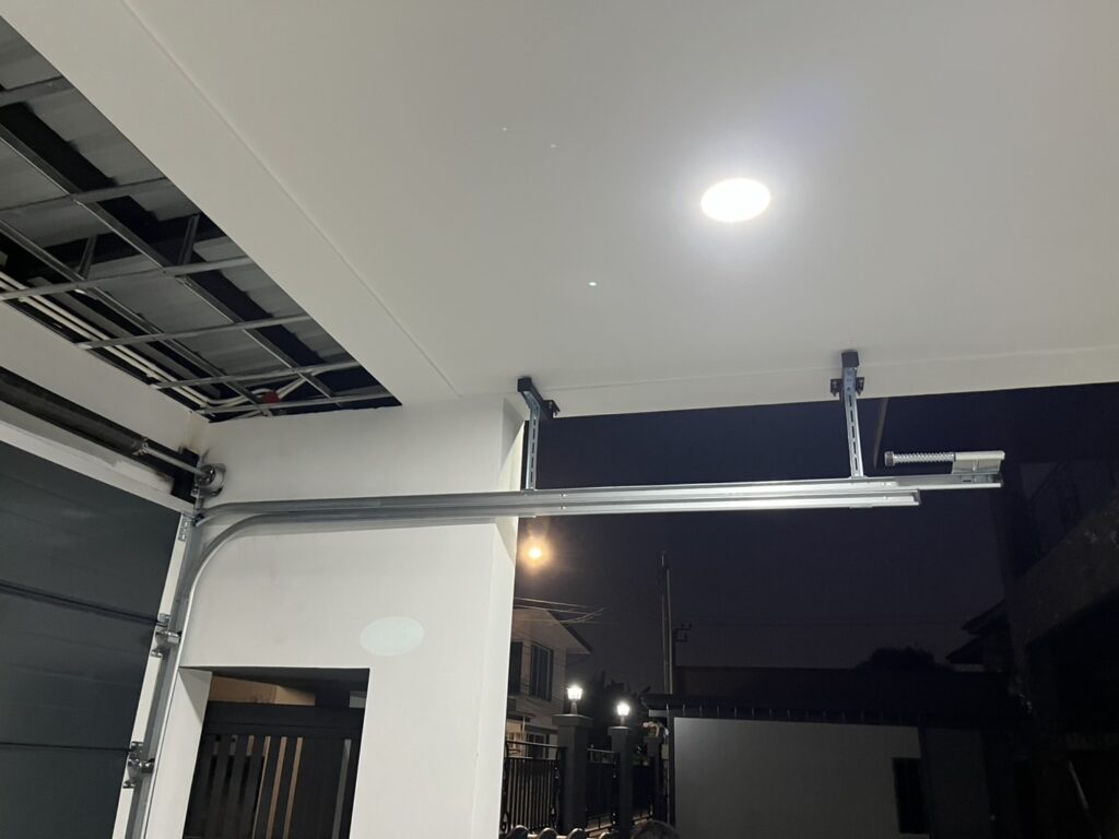 Installation photo of Standard Garage Door for Single House in Bangkok by OZ DOOR (5)