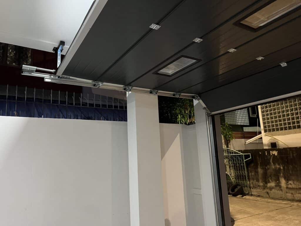 Installation photo of Standard Garage Door for Single House in Bangkok by OZ DOOR (7)