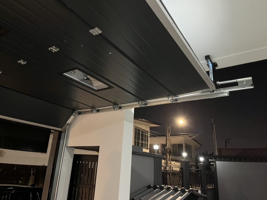 Installation photo of Standard Garage Door for Single House in Bangkok by OZ DOOR (8)