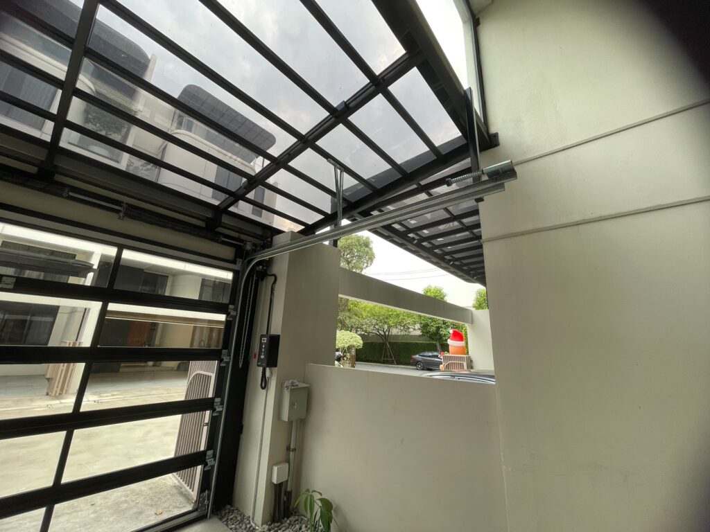 Installation photo of Full View Garage Door for Residential Projects in Bangkok by OZ DOOR (3)