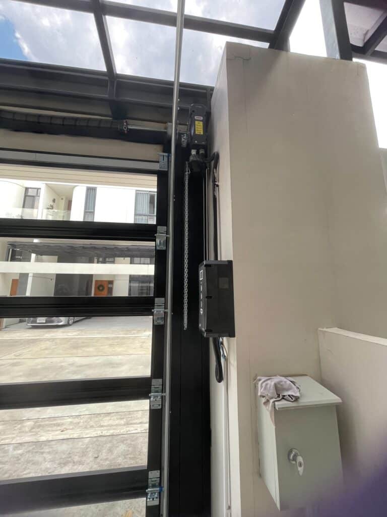 Installation photo of Full View Garage Door for Residential Projects in Bangkok by OZ DOOR (4)