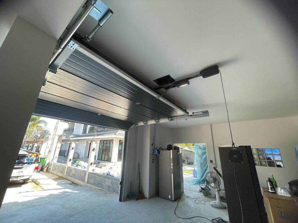 Installation photo of Standard Garage Door for Single House in Rayong by OZ DOOR (4)
