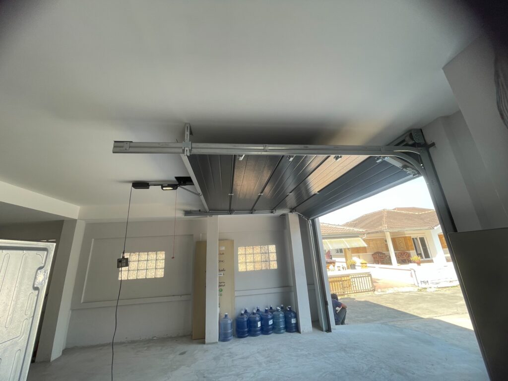 Installation photo of Standard Garage Door for Single House in Rayong by OZ DOOR (5)