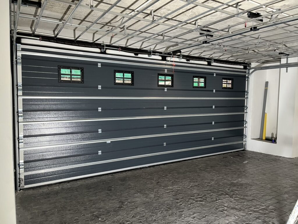Installation photo of Standard Garage Door for Single House in Bangkok by OZ DOOR (7)