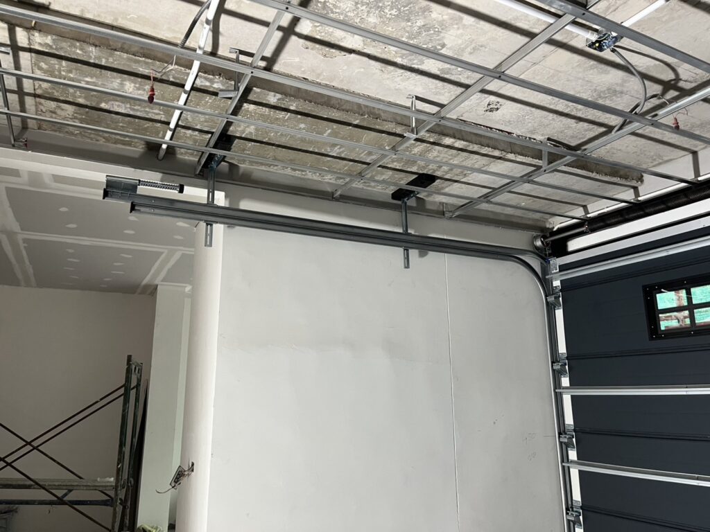 Installation photo of Standard Garage Door for Single House in Bangkok by OZ DOOR (8)