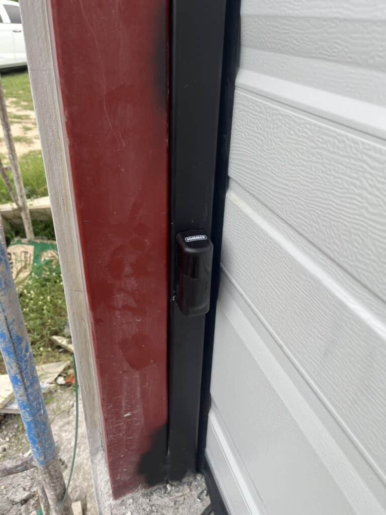 Installation photo of Standard Garage Door for Single House in Phetchaburi by OZ DOOR (4)