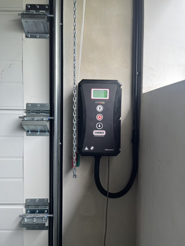 Installation photo of Standard Garage Door for Single House in Phetchaburi by OZ DOOR (7)