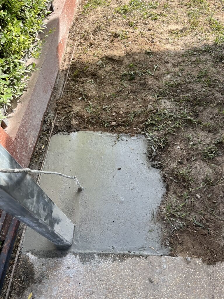 ภาพผลงานติดตั้งประตูโรงรถแบบ Flush Mount สำหรับบ้านพักอาศัย ที่ชลบุรี โดย OZ DOOR (2)