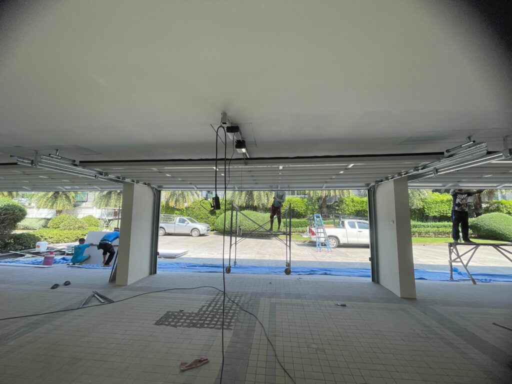 Installation photo of Full View Garage Door for Single House in Bangkok by OZ DOOR (4)