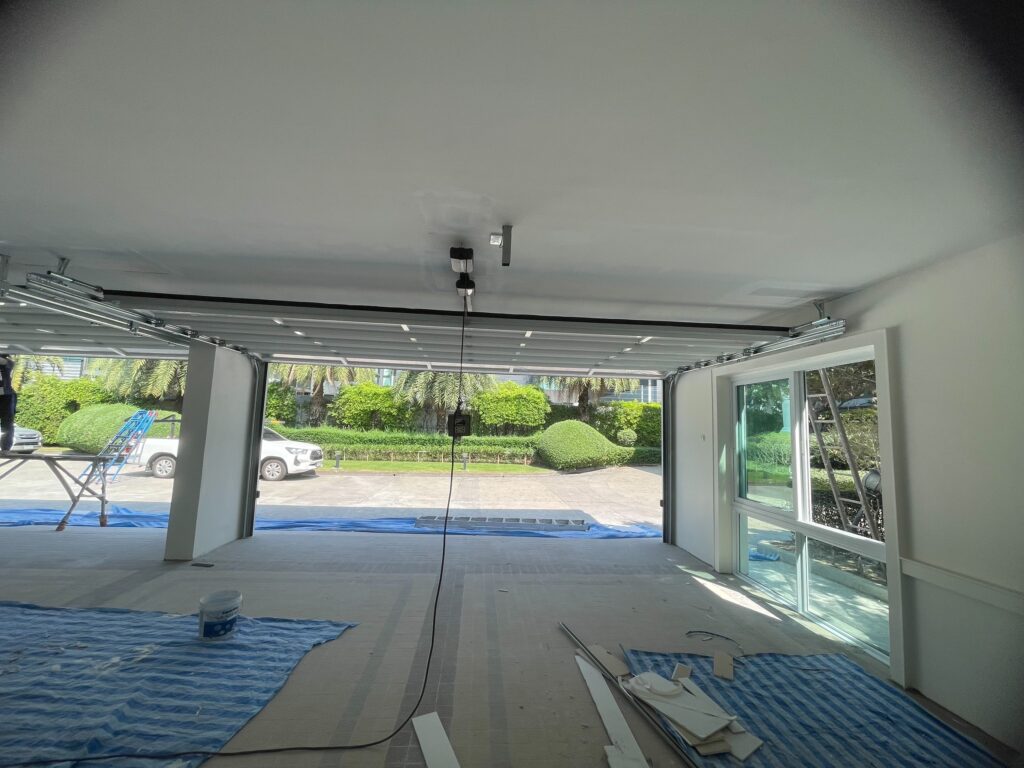 Installation photo of Full View Garage Door for Single House in Bangkok by OZ DOOR (5)