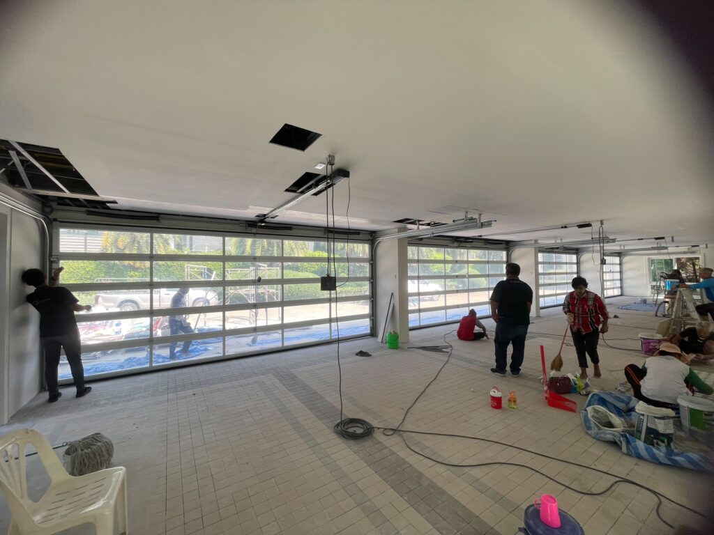Installation photo of Full View Garage Door for Single House in Bangkok by OZ DOOR (2)