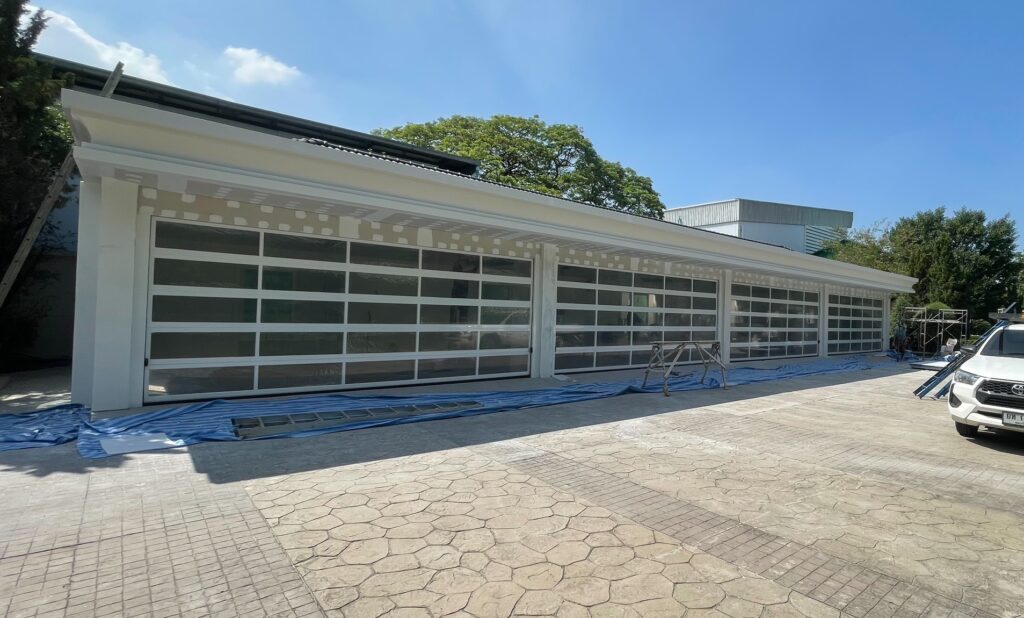 Installation photo of Full View Garage Door for Single House in Bangkok by OZ DOOR