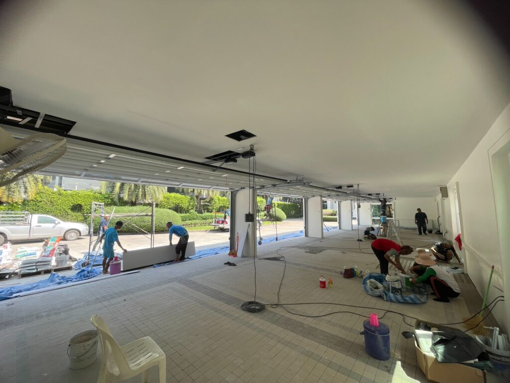 Installation photo of Full View Garage Door for Single House in Bangkok by OZ DOOR (10)
