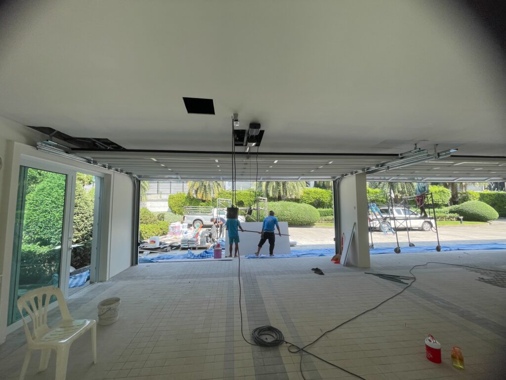 Installation photo of Full View Garage Door for Single House in Bangkok by OZ DOOR (11)