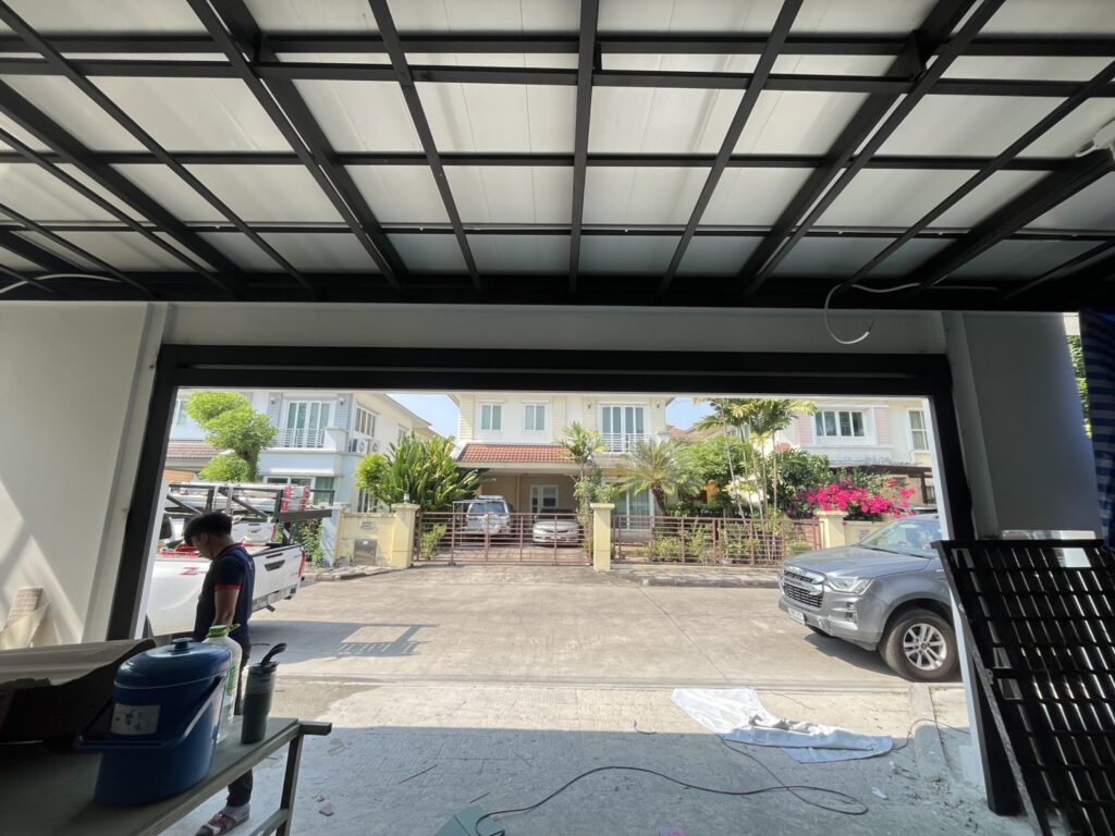 Installation photo of Full View Garage Door for Single House in Bangkok by OZ DOOR (3)