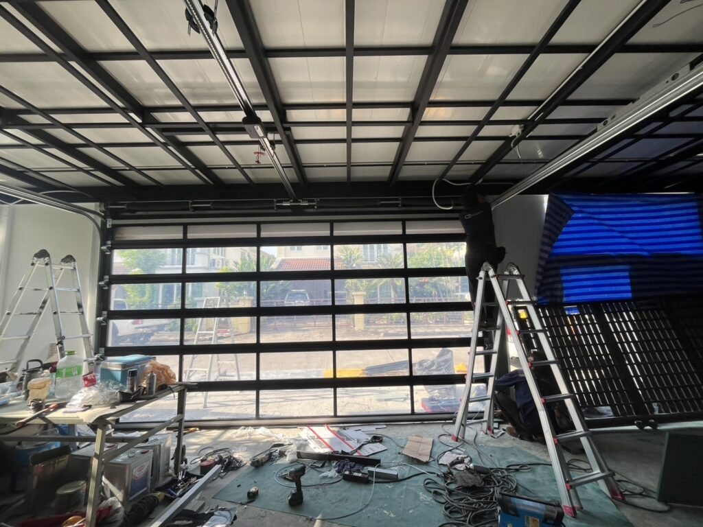 Installation photo of Full View Garage Door for Single House in Bangkok by OZ DOOR (4)
