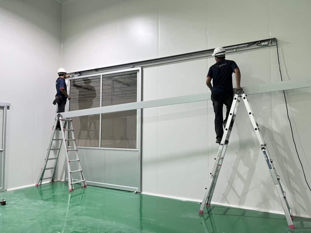 ภาพผลงานติดตั้งประตูบานเลื่อนอัตโนมัติอุตสาหกรรม สำหรับคลีนรูมและ GMP ที่สมุทรสาคร โดย OZ DOOR (2)
