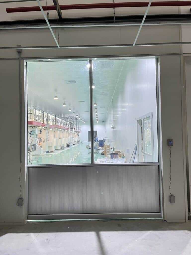 ภาพผลงานติดตั้งประตูบานเลื่อนอัตโนมัติอุตสาหกรรม สำหรับคลีนรูมและ GMP ที่สมุทรสาคร โดย OZ DOOR (8)