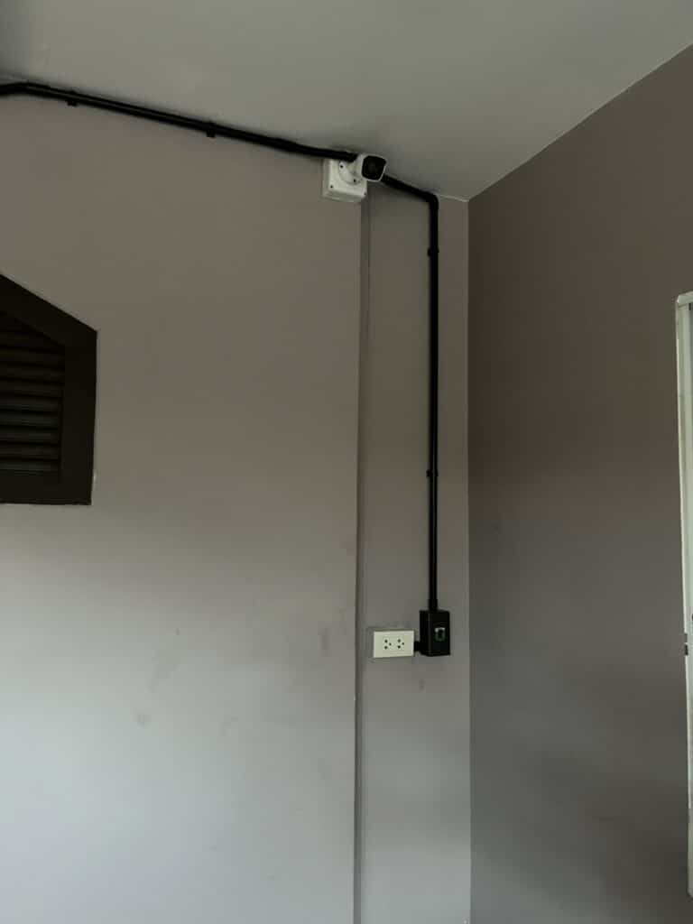 ภาพผลงานติดตั้งมอเตอร์ประตูรั้วบานเลื่อน สำหรับบ้านพักอาศัย ที่นนทบุรี โดย OZ DOOR (5)