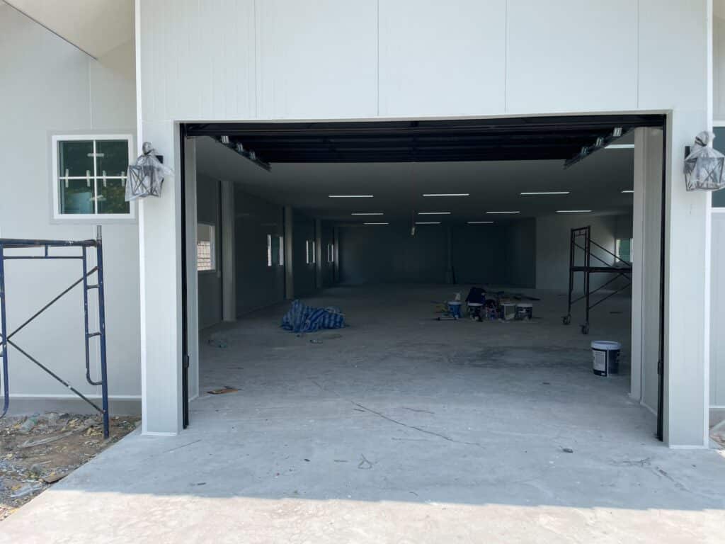 Installation photo of Full View Garage Door for Single House in Bangkok by OZ DOOR (3)