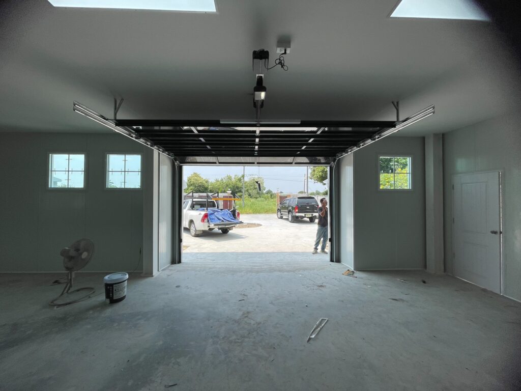 Installation photo of Full View Garage Door for Single House in Bangkok by OZ DOOR (4)