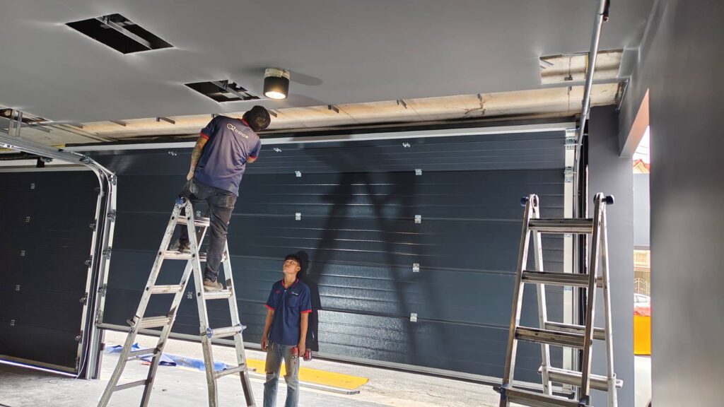 Installation photo of Standard Garage Door for Single House in Nonthaburi by OZ DOOR (4)