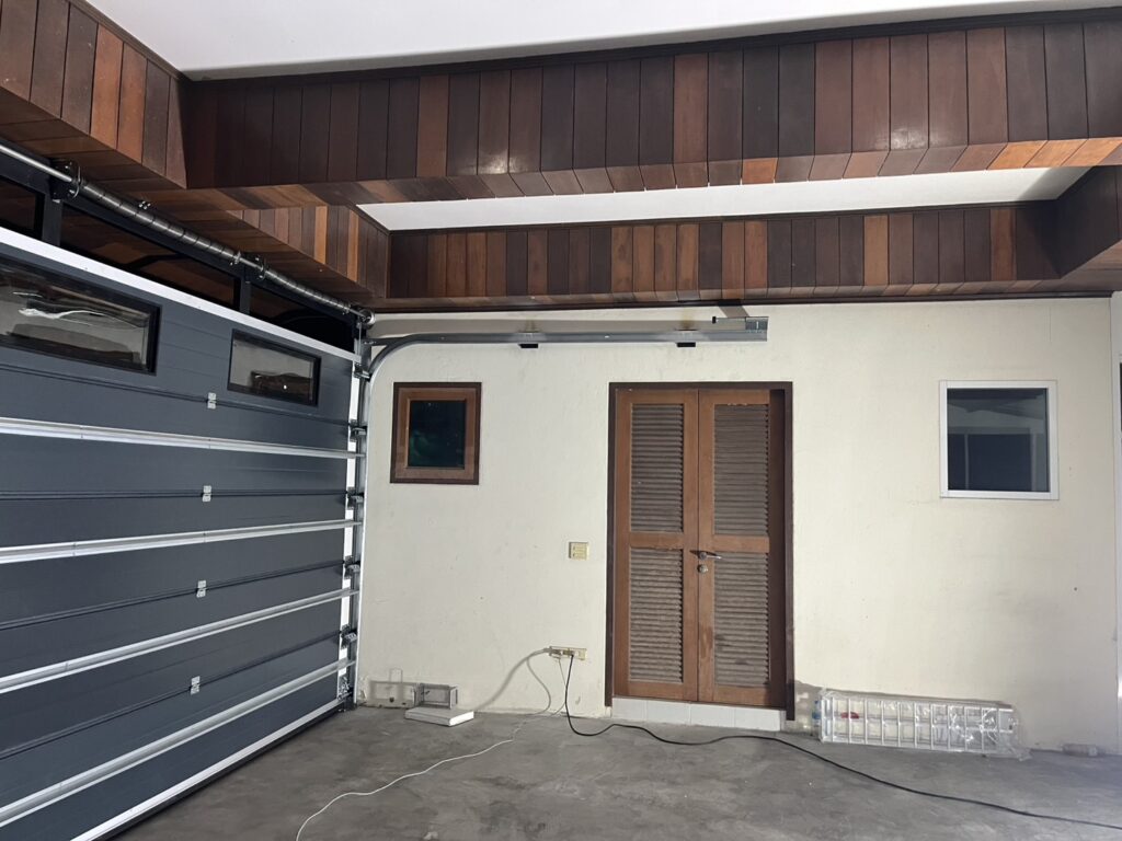 Installation photo of Standard Garage Door for Single House in Chonburi by OZ DOOR (2)