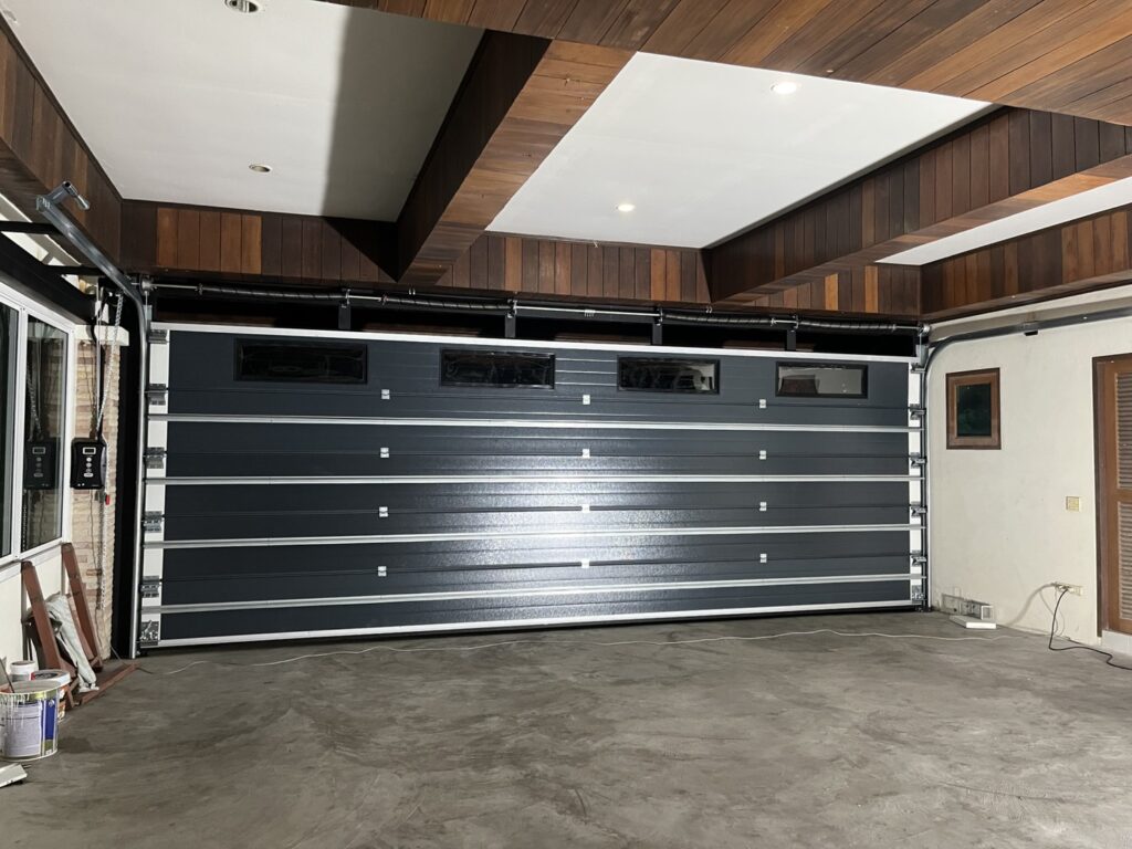 Installation photo of Standard Garage Door for Single House in Chonburi by OZ DOOR (4)