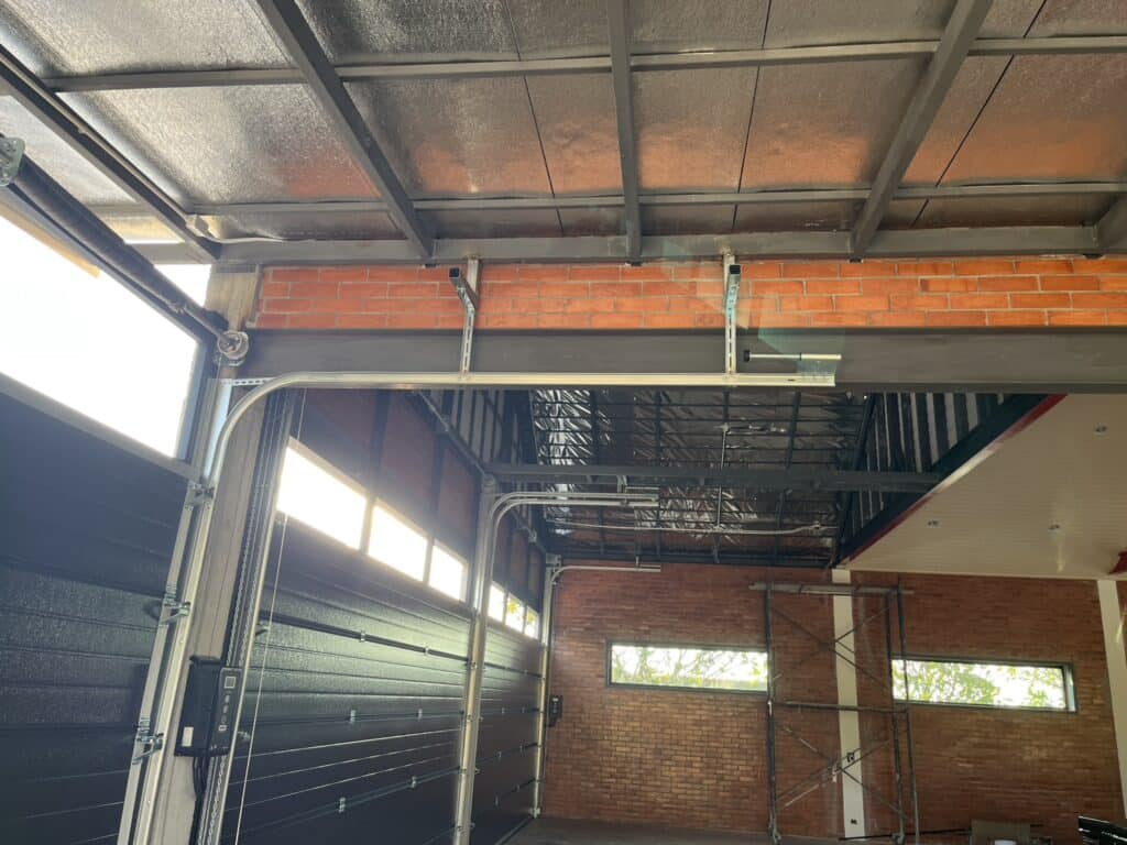 Installation photo of Standard Garage Door for Single House in Chonburi by OZ DOOR (5)