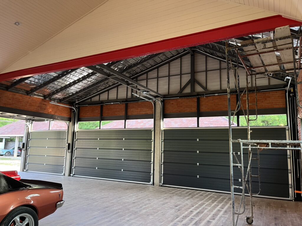 Installation photo of Standard Garage Door for Single House in Chonburi by OZ DOOR (6)