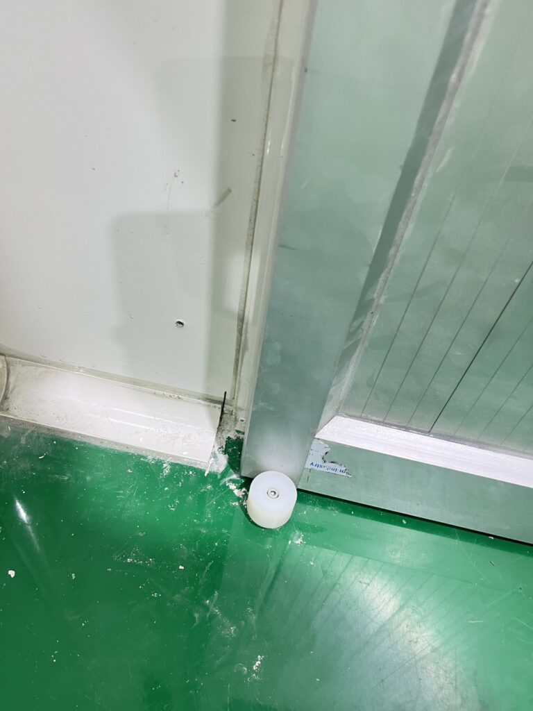 ภาพผลงานติดตั้งประตูบานเลื่อนอัตโนมัติอุตสาหกรรม สำหรับคลีนรูมและ GMP ที่สมุทรสาคร โดย OZ DOOR (12)