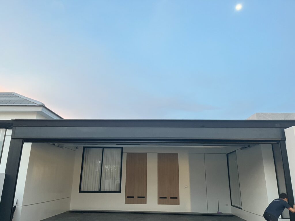 Installation photo of Standard Garage Door for Single House in Chonburi by OZ DOOR (4)