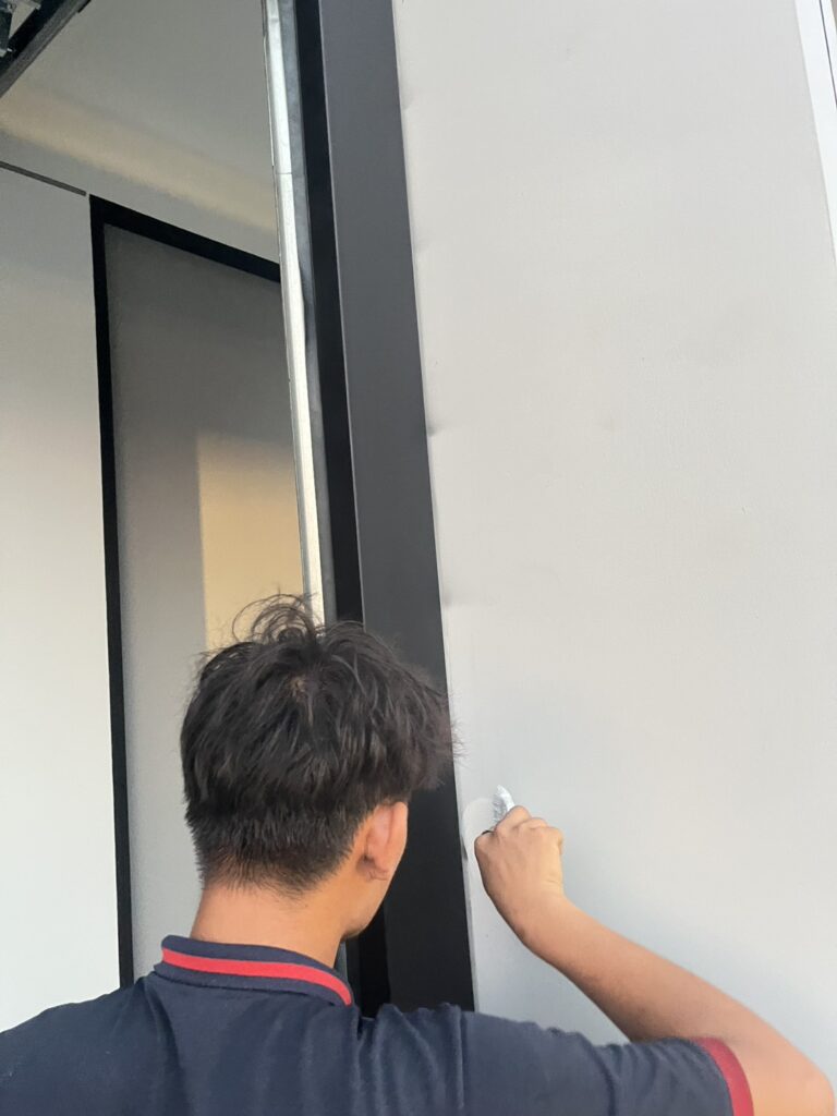 Installation photo of Standard Garage Door for Single House in Chonburi by OZ DOOR (5)