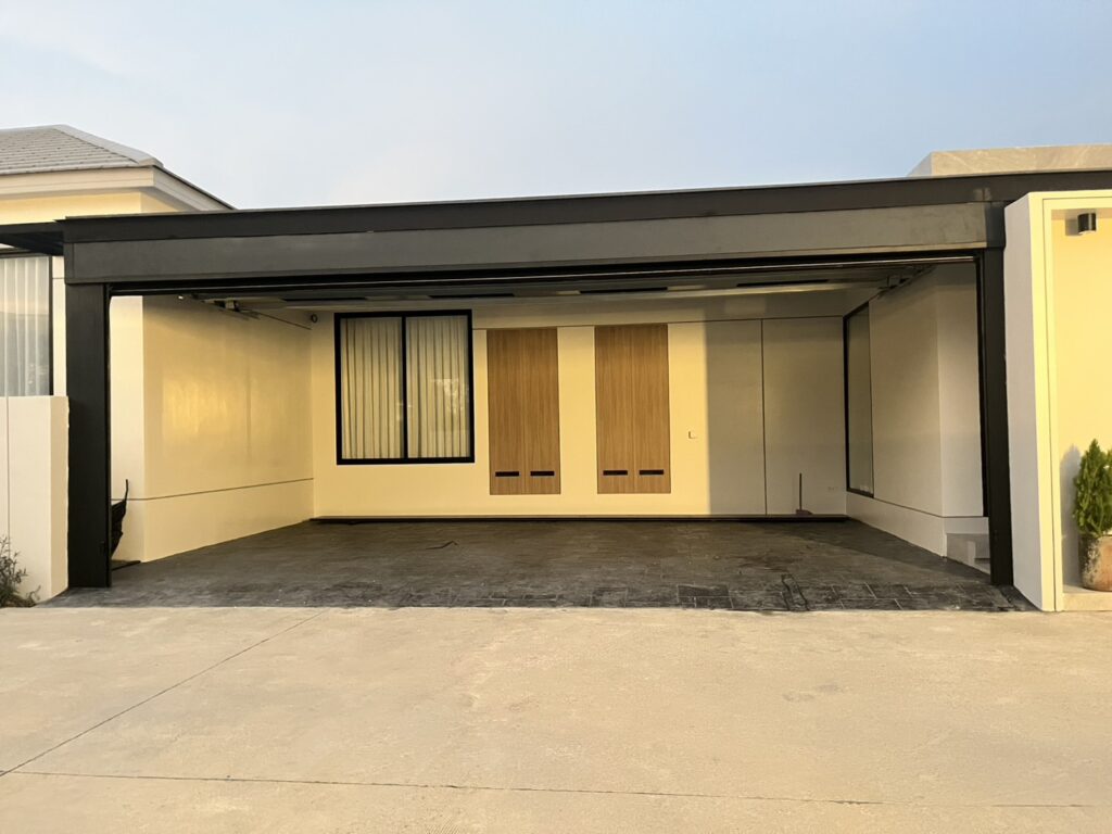 Installation photo of Standard Garage Door for Single House in Chonburi by OZ DOOR (6)